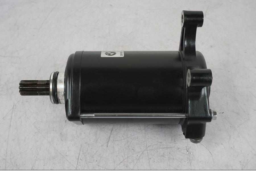 Vänster sida på Startmotor från en BMW R 1250 GS -2023 motorcykel.