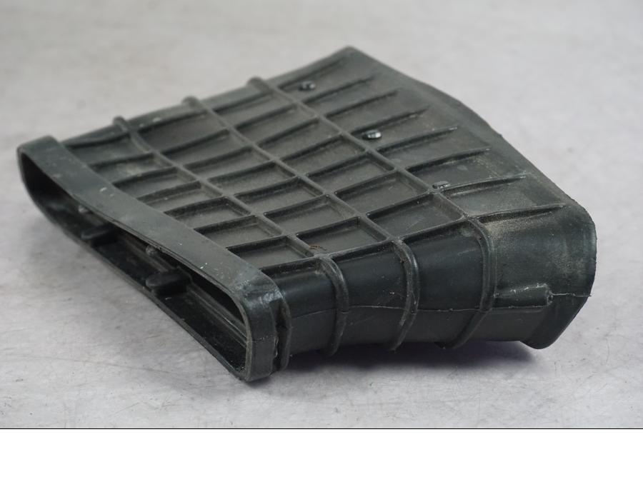 Snett nerifrån på Luftintagskåpa från en Ducati Multistrada V4 -2024 motorcykel.