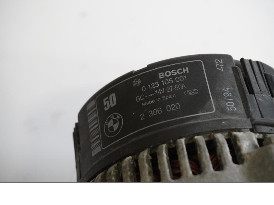 Höger sida på Generator från en BMW R 1100 R -1995 motorcykel.