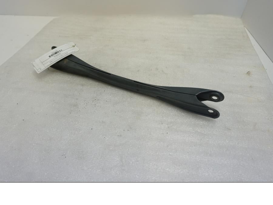 Baksidan pÄ Parallellstag frÄn en BMW K 1300 R -2011 motorcykel.