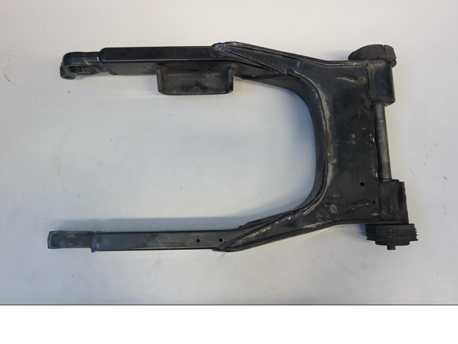 Vänster sida på Sving från en H-D Touring Road King Classic FLHRCI -2008 motorcykel.