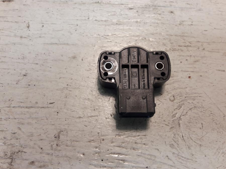 Baksidan på TPS från en BMW K 1200 S -2008 motorcykel.