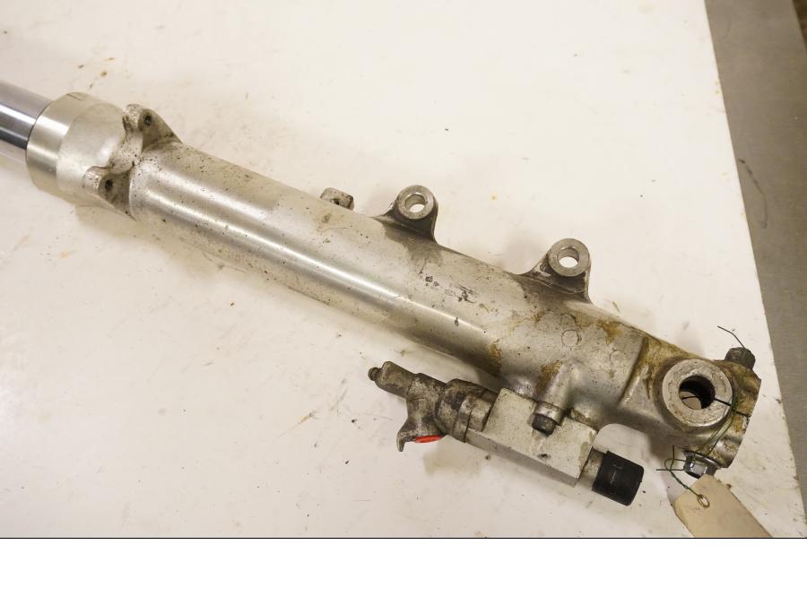 Vänster sida på Gaffelben från en Yamaha FJ 1200 -1986 motorcykel.