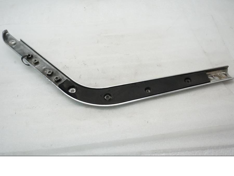 Baksidan på Bakskärmstag från en Yamaha XVZ 13TD -1999 motorcykel.