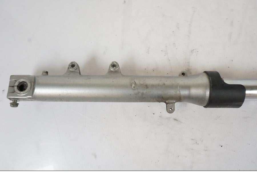 Snett nerifrån på Gaffelben från en Honda VFR 750 -1994 motorcykel.