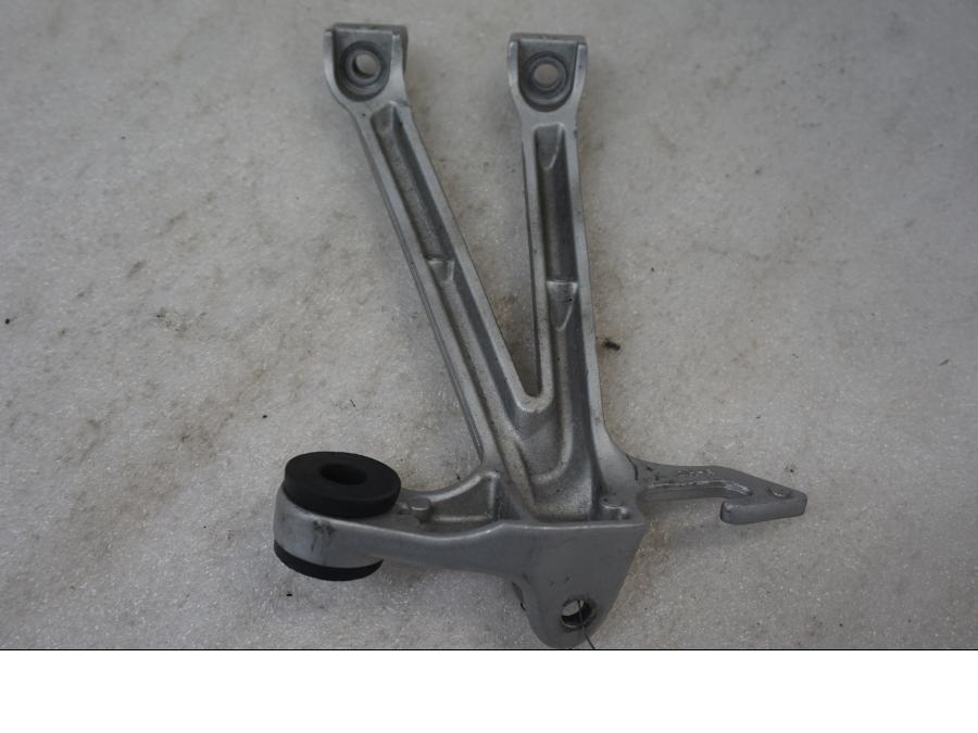 Baksidan pÄ FotpinnefÀste frÄn en Suzuki GSX-R 1000 -2003 motorcykel.