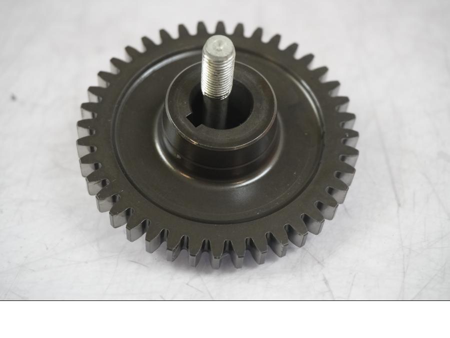 Vänster sida på Balansdrev från en KTM 125 Duke -2017 motorcykel.