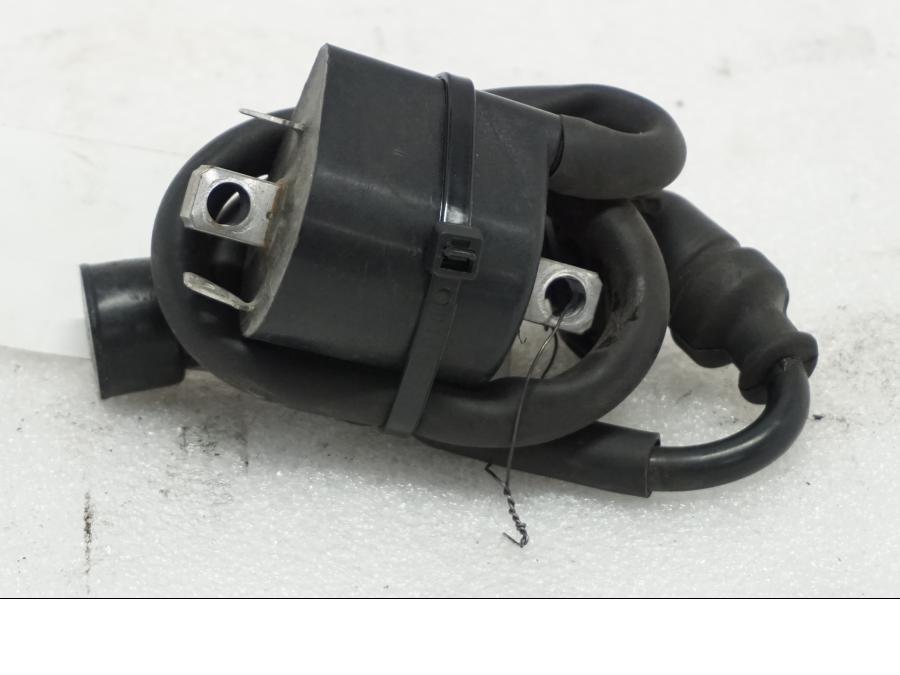 Baksidan på Tändspole från en Suzuki SV 1000 -2007 motorcykel.