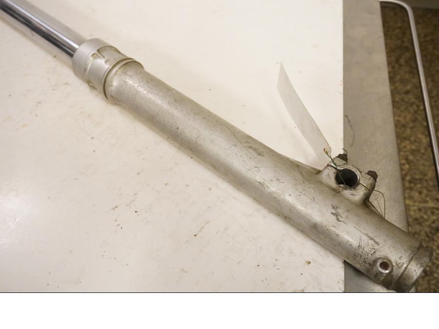 Vänster sida på Gaffelben från en Yamaha XT 600 -1991 motorcykel.