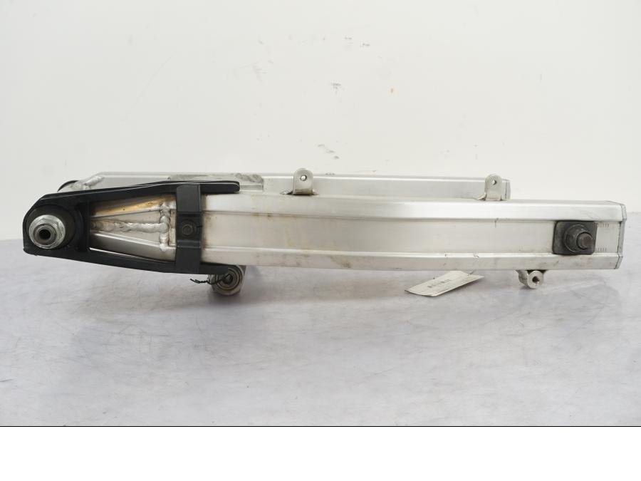 Baksidan på Sving från en Suzuki SV 650 -1999 motorcykel.