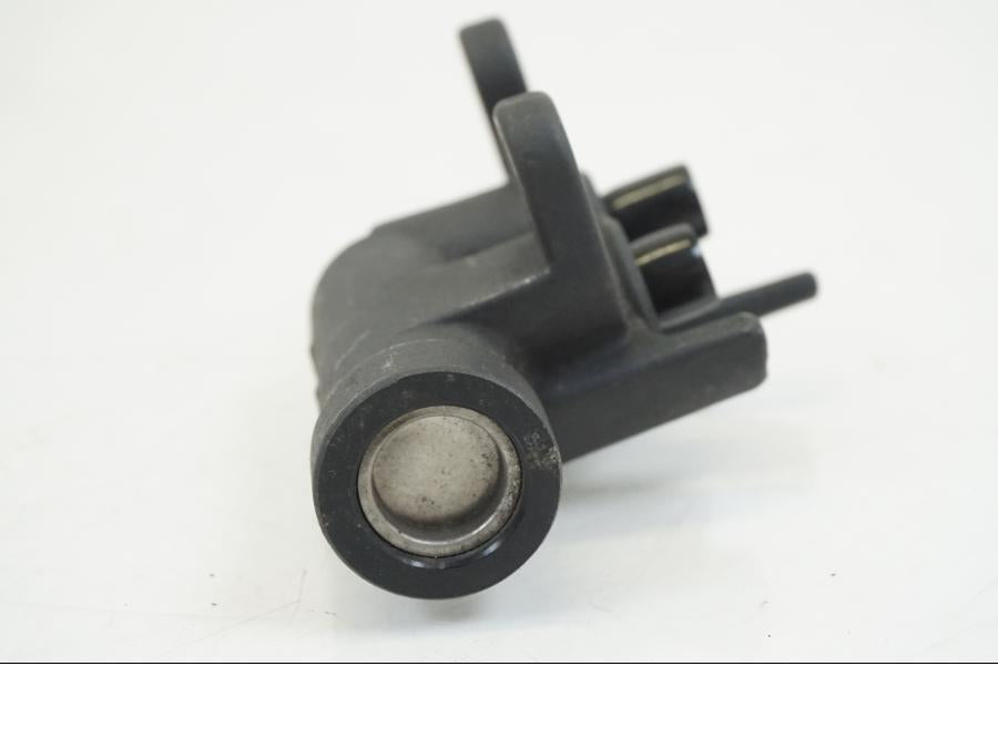 Snett nerifrån på Bromsfördelare från en Honda XL 1000 V -1999 motorcykel.