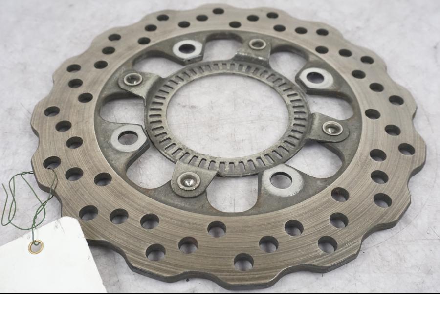 Höger sida på <p>Bromsskiva bak från Kawasaki ER-6N ABS 2011.</p>
<p>220x4,89mm</p> motorcykel.