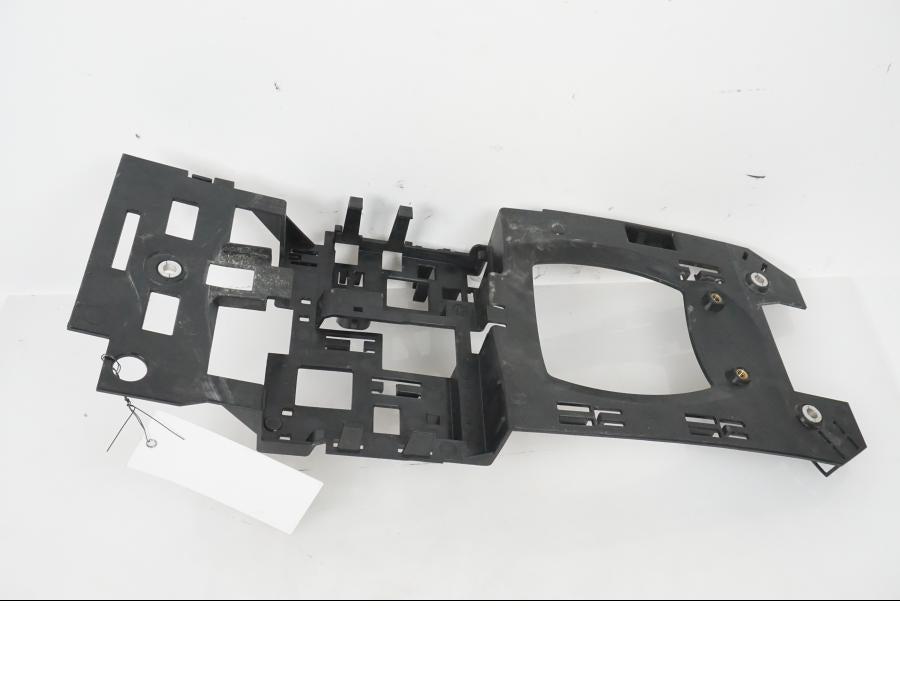 Snett nerifrån på Fästplatta från en H-D Adventure Pan America Special RA1250S -2021 motorcykel.