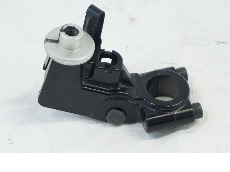 Vänster sida på Kopplingsklo från en Triumph Daytona 675 -2010 motorcykel.