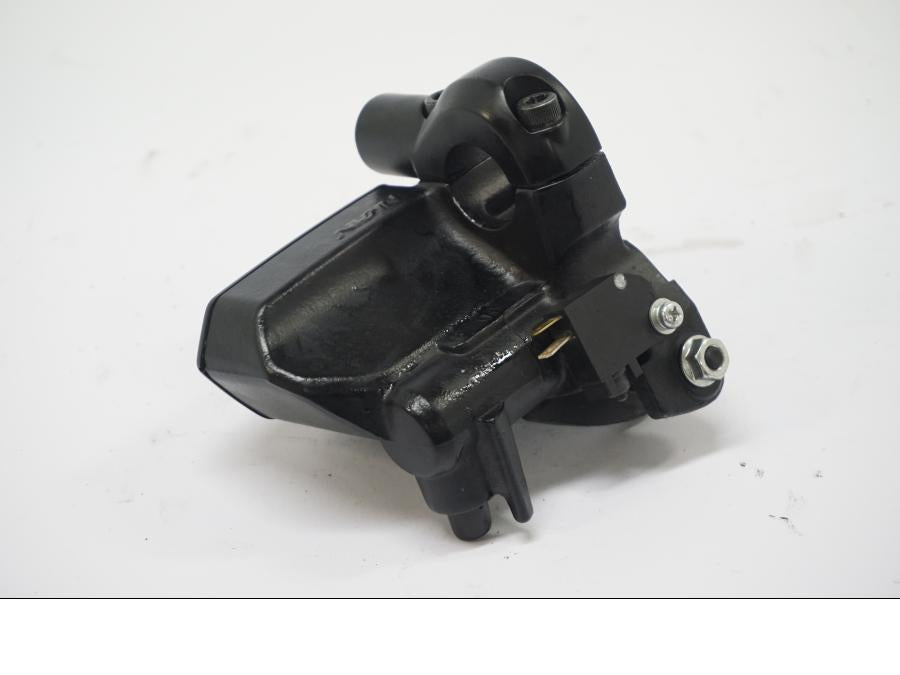 Höger sida på Bromshuvudcylinder från en Kawasaki Z 900 -2019 motorcykel.