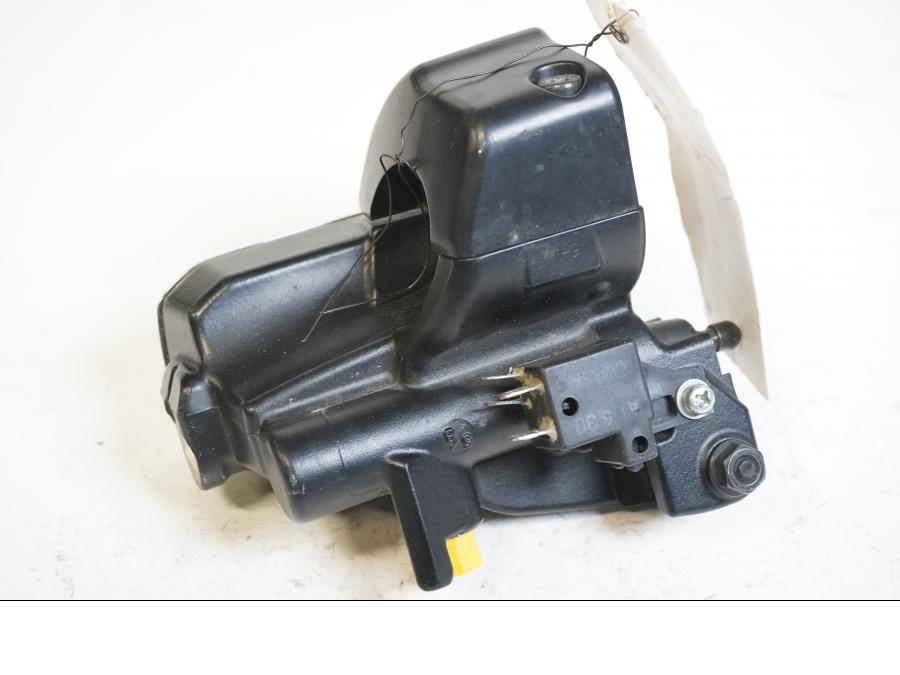 Vänster sida på Bromshuvudcylinder från en Kawasaki VN 1700 Classic Tourer -2009 motorcykel.