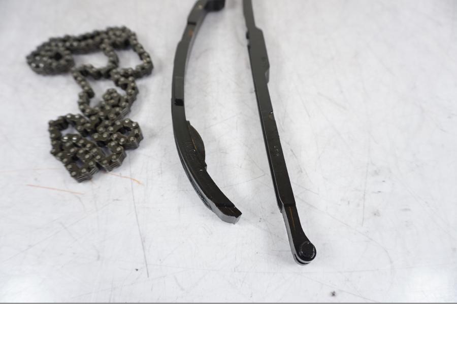 Höger sida pÄ Kamkedja frÄn en Yamaha FJR 1300 -2005 motorcykel.