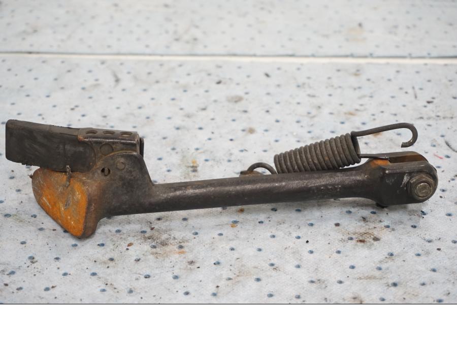 Baksidan på Sidostöd från en Honda GL 1200 -1987 motorcykel.