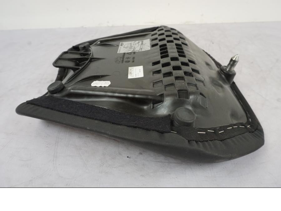 Extrabild2 på Sadel från en KTM 1290 Super Duke R -2021 motorcykel.