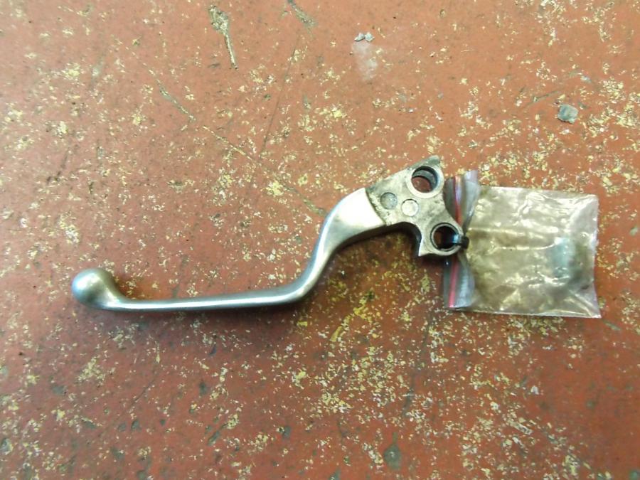 Framsidan på Kopplingsgrepp från en H-D Sportster 1200 XL1200C -1999 motorcykel.