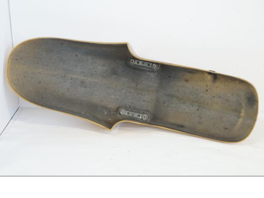 Snett nerifrån på Framskärm från en Yamaha TDM 850 -1998 motorcykel.