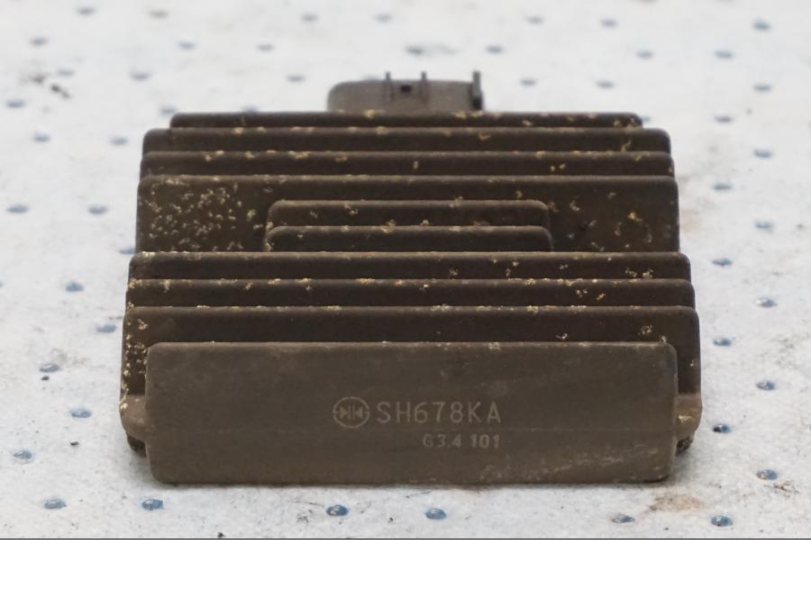 Framsidan pÄ Likriktare frÄn en MV Agusta F3 675 -2014 motorcykel.