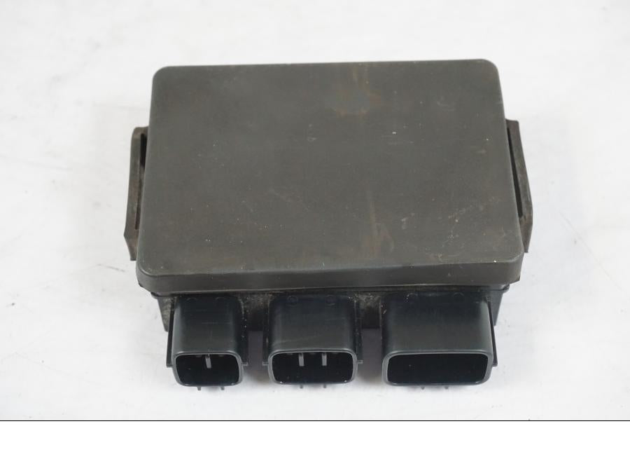 Vänster sida på Reläbox från en Kawasaki ER-6N -2016 motorcykel.