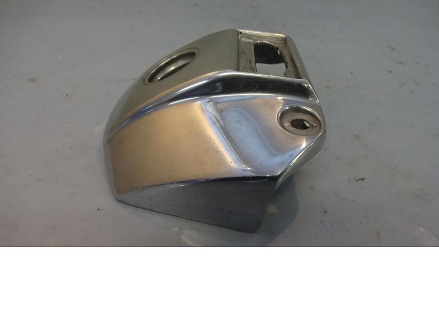 Vänster sida på Strålkastarfäste från en H-D FXD Dyna Glide -2003 motorcykel.