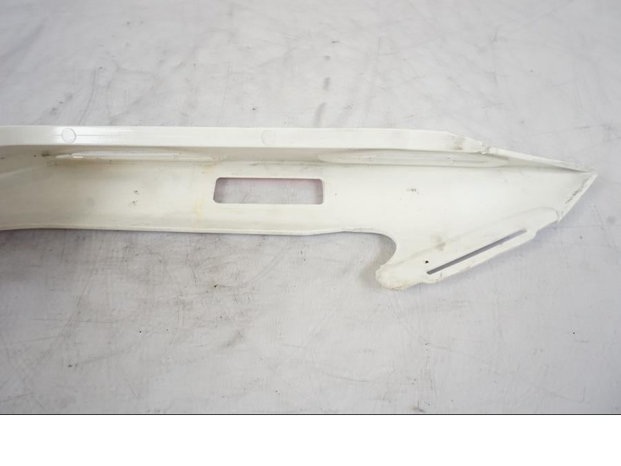 Snett nerifrån på Bakvinge från en KTM 1290 Super Duke -2019 motorcykel.