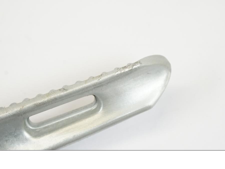 Snett uppifrån på Fotpinne från en Triumph Trident -2021 motorcykel.