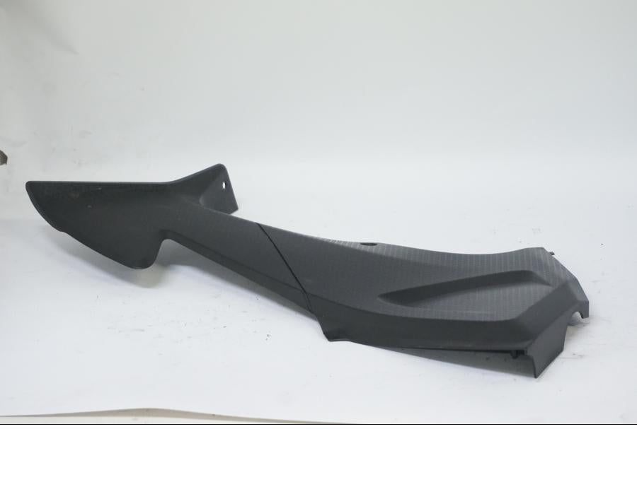 Vänster sida på Sidopanel från en Honda CB 500 X -2015 motorcykel.