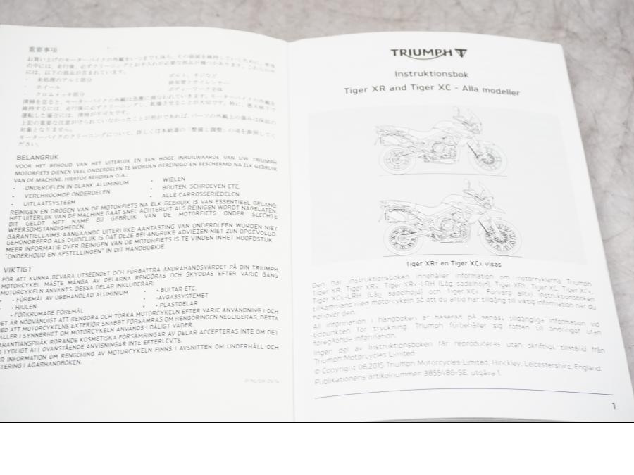 Baksidan på Instruktionsbok från en Triumph Tiger Explorer -2016 motorcykel.