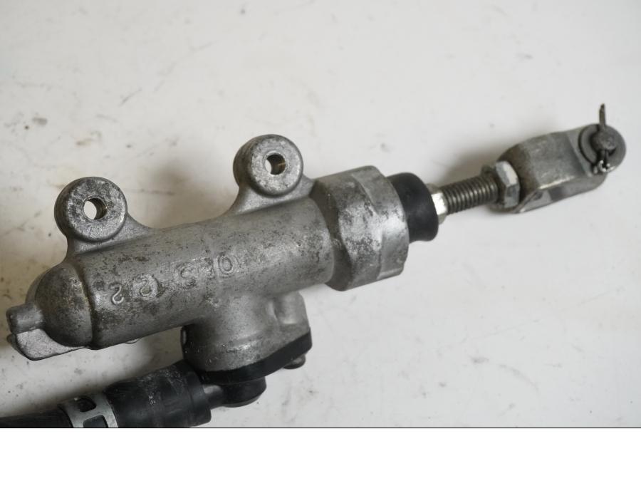 Vänster sida på Bromshuvudcylinder från en Suzuki GSX 1300 R -1999 motorcykel.