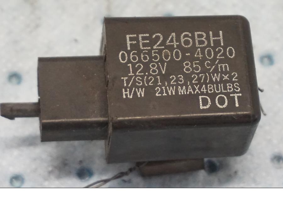 Framsidan pÄ BlinkersrelÀ frÄn en Kawasaki EN 500 -1999 motorcykel.