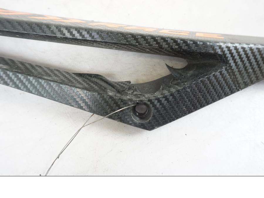 Höger sida på Kedjeskydd från en KTM 790 Duke -2018 motorcykel.