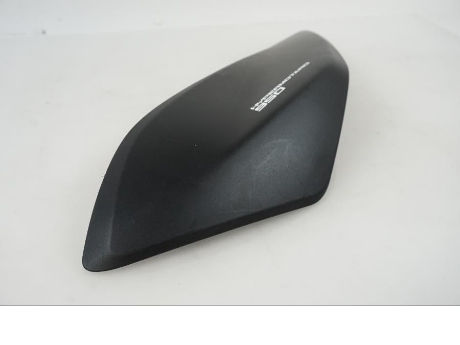 Vänster sida på Bakvinge från en Ducati Hypermotard -2020 motorcykel.