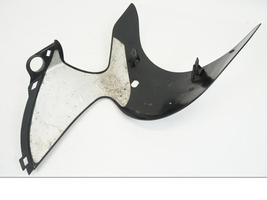 Snett uppifrån på Magkåpa från en Suzuki GSX 1300 R -2017 motorcykel.