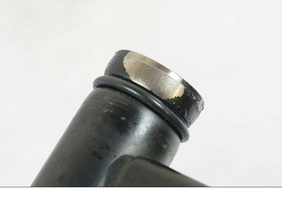 Snett uppifrån på Vattenrör från en Kawasaki Z 900 -2019 motorcykel.