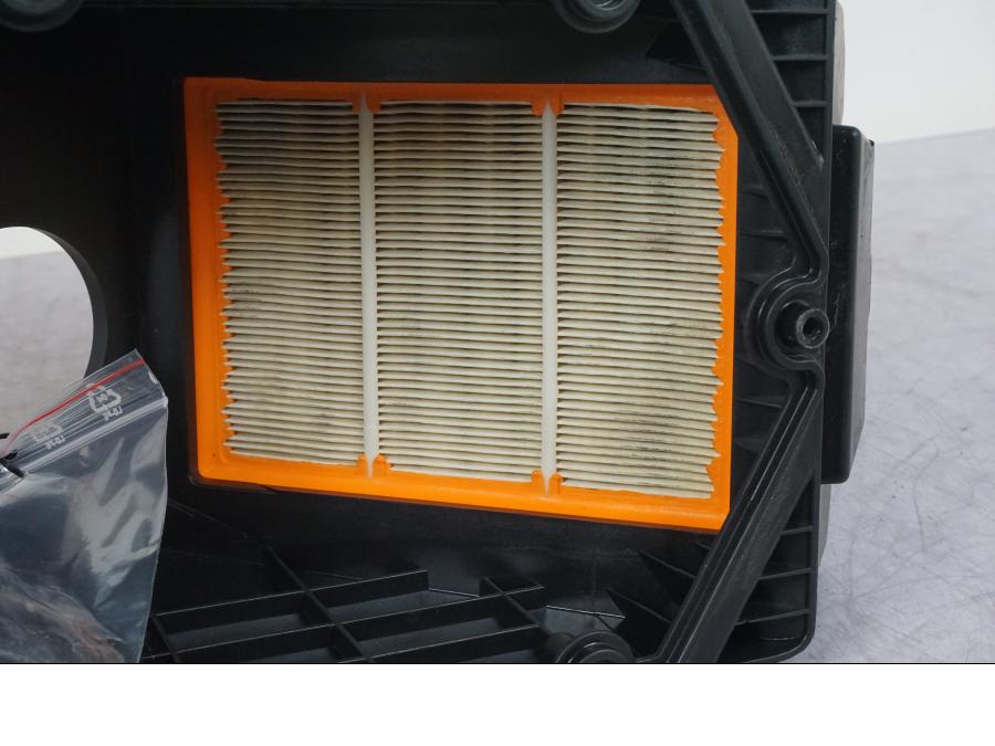 Snett uppifrån på Luftburk från en KTM 1290 Super Adventure S -2022 motorcykel.