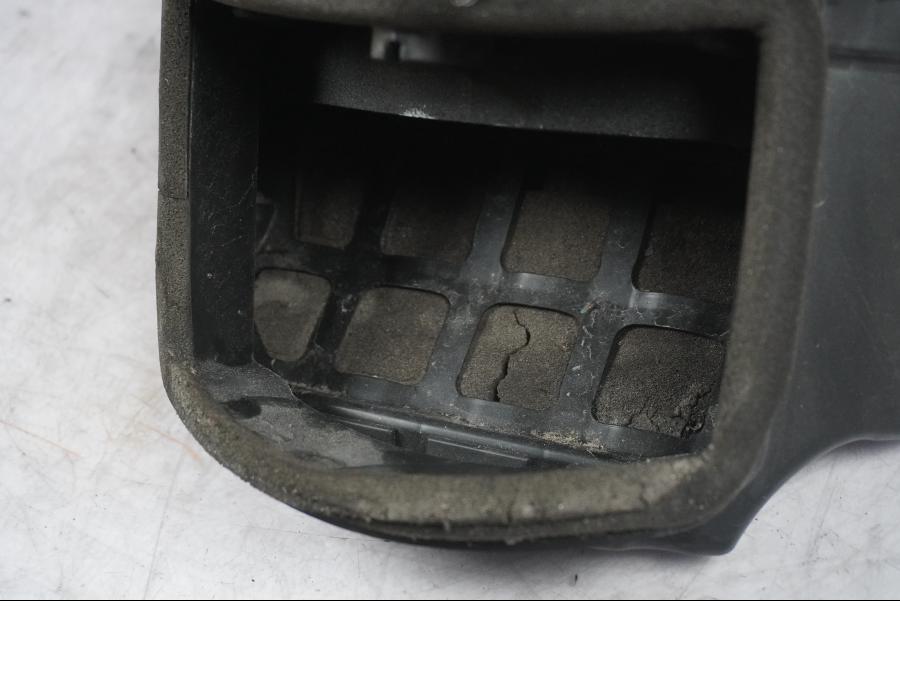 Vänster sida på Luftburk från en Kawasaki ZX-10R -2008 motorcykel.