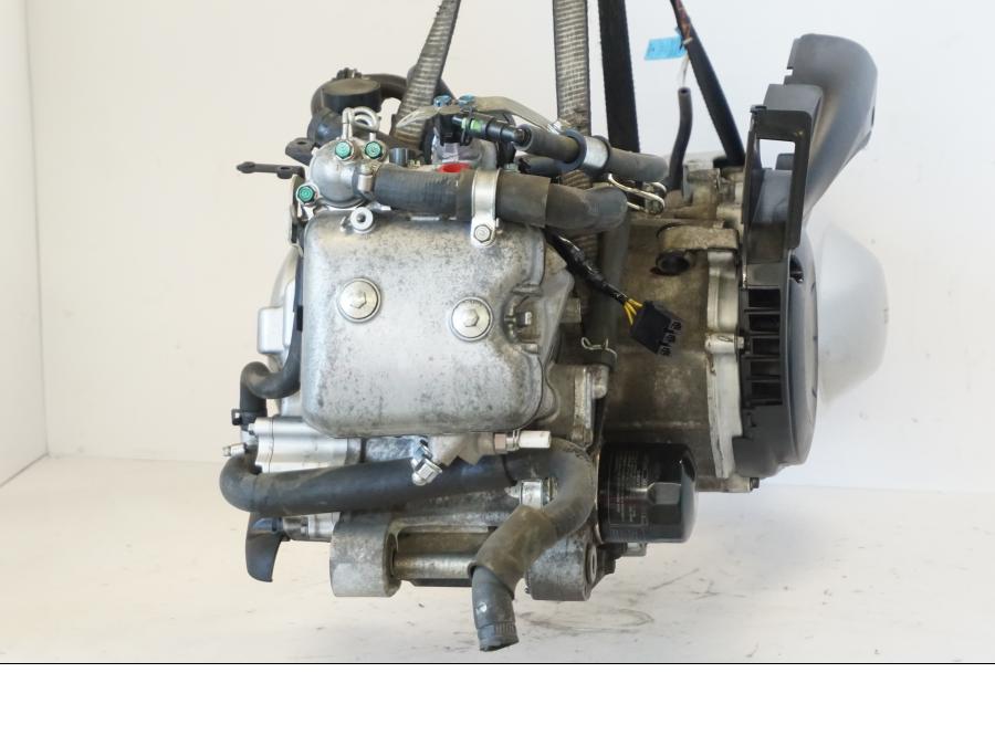 Snett uppifrån på Motor från en Honda SH 300 A -2011 scooter.