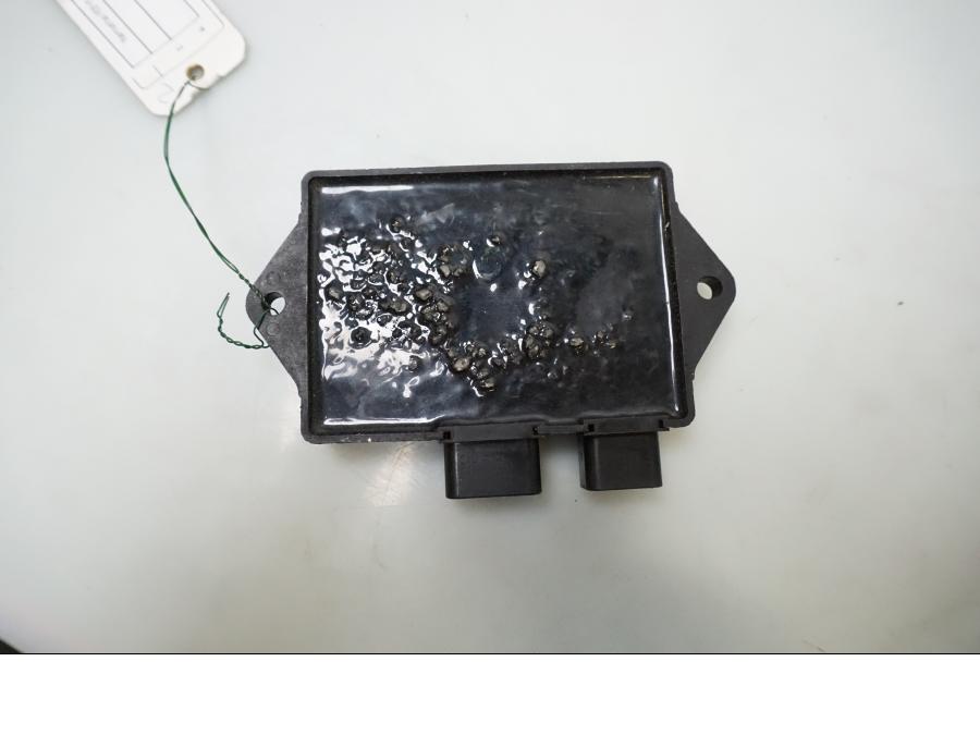 Baksidan på CDI / ECU från en Yamaha FZ-S 600 -1999 motorcykel.