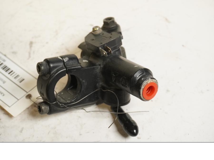 Baksidan på Bromshuvudcylinder från en Kawasaki ZXR 400 -1992 motorcykel.