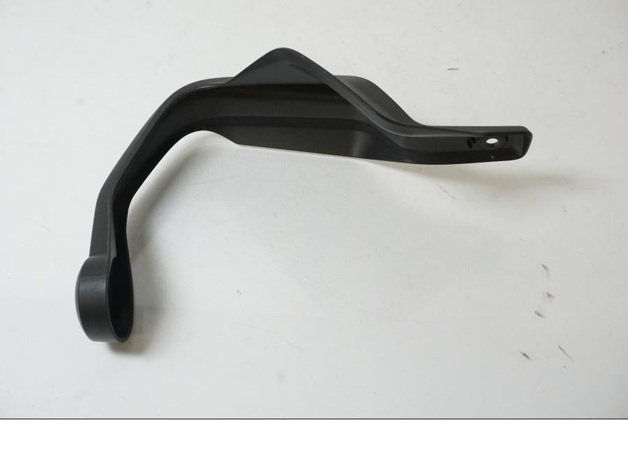 Baksidan på Handskydd från en BMW F 800 GS -2021 motorcykel.