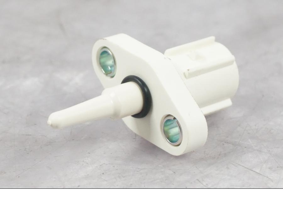 Höger sida på Luftburksensor från en KTM 1290 Super Duke R -2022 motorcykel.