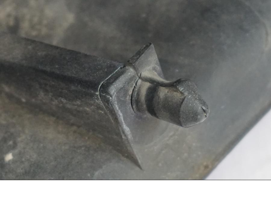 Extrabild6 pÄ <p>Bakvinge höger frÄn Kawasaki ZZR 1100 1991.</p>
<p>Lagad och omlackad i original kulör.</p>
<p>Sprickor, slitage av lack samt ytliga repor se bilder.</p> motorcykel.