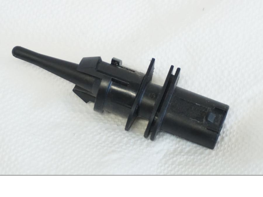 Baksidan på Temperatursensor från en BMW K 1600 -2015 motorcykel.