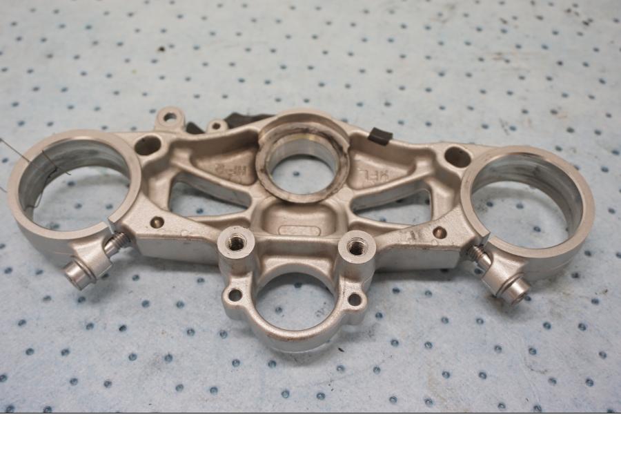 Baksidan på Gaffelkrona från en Honda CBR 1000 RR -2011 motorcykel.