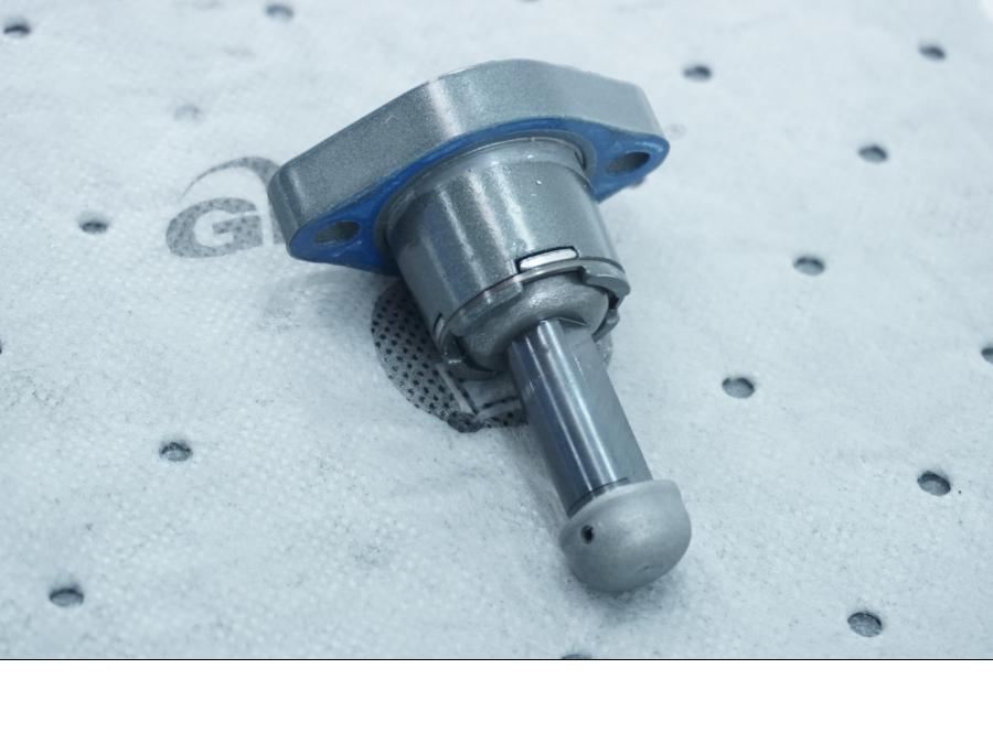 Baksidan på Kamkedjesträckare från en KTM Alla -2019 motorcykel.