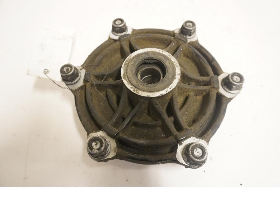 Baksidan på Drevfäste från en BMW F 700 GS -2014 motorcykel.